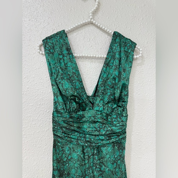 Banana Republic STRETCH-SATIN TWISTED OPEN-BACK MAXI DRESS Size 2 NWT - Picture 4 of 10